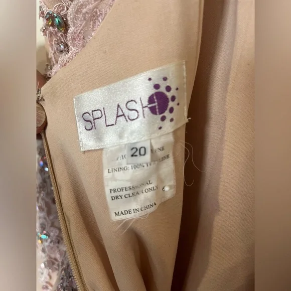 Beautiful Gown - Picture 3 of 4